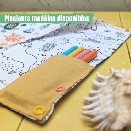 Coloriage lavable compact sur le thème des animaux marins avec détail sur la pochette pour les feutres