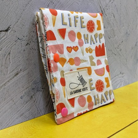 Coloriage lavable compact, variante "plage", avec vue sur le coloriage refermé en petite pochette.