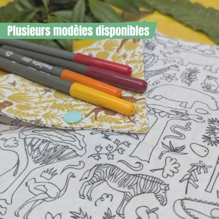 Coloriage lavable compact motifs animaux d'Afrique. Bannière indiquant "plusieurs modèles disponibles"