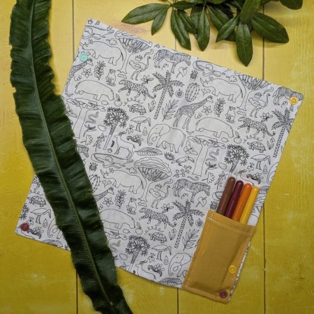 Coloriage lavable compact avec motifs d'animaux d'Afrique. Feutres rangés dans la pochette.