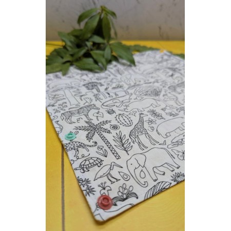 Détails des motifs des animaux africains du coloriage lavable compact.