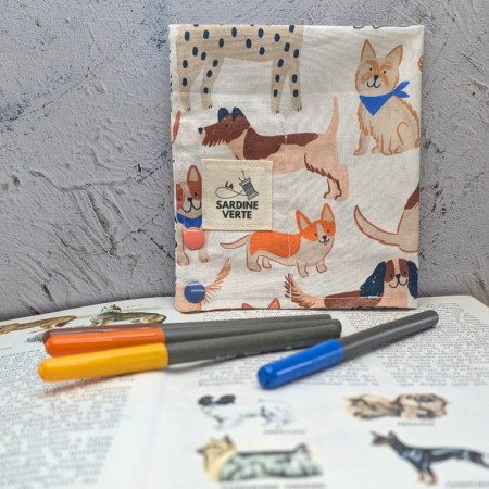 Coloriage lavable compact chiens refermé sous forme de pochette