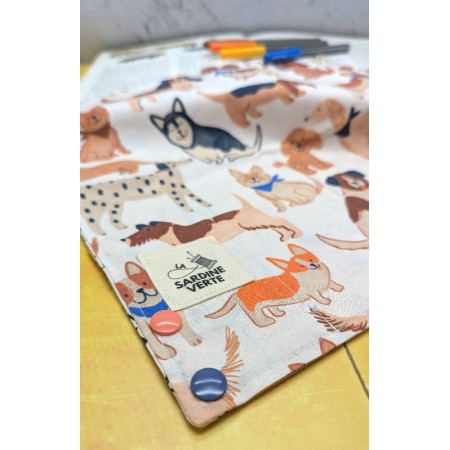 Etiquette de la sardine verte sur le coloriage lavable compact chiens