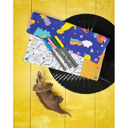 Coloriage lavable compact avec petits dinosaures plié en deux