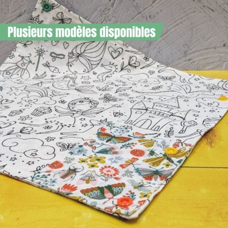 Coloriage lavable nomade aux motifs de princesses et sirènes, bannière indiquant "plusieurs modèles disponibles"