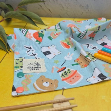 Etiquette de la marque la sardine verte sur le tissu extérieur du coloriage lavable nomade kawaï