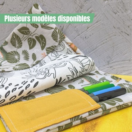 Pochette de feutres du cahier de coloriage lavable aux motifs de la pampa, bannière indiquant "plusieurs modèles disponibles"