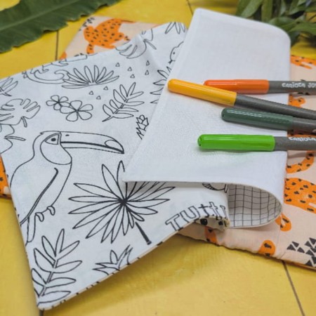 Page blanche et deuxième page de coloriage avec des animaux savages du cahier de coloriage lavable guépards