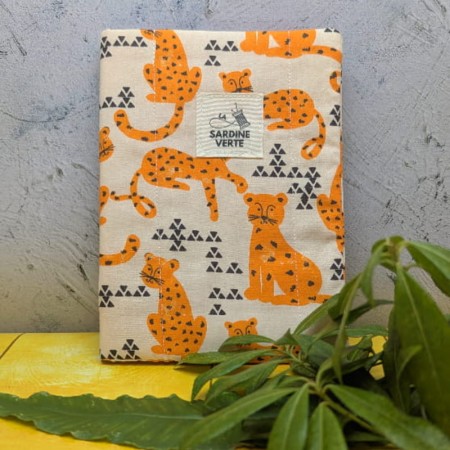 Couverture avec motifs de guépards du cahier de coloriage lavable