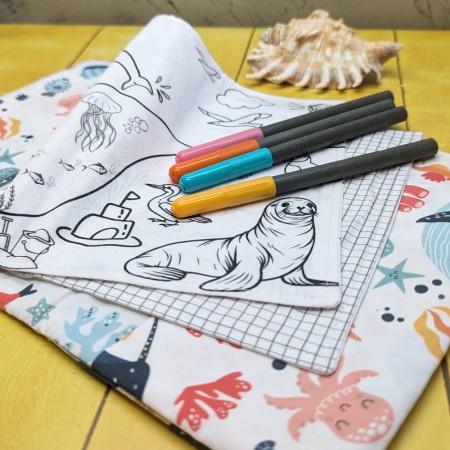 Coloriage sur le thème des animaux marins bretons dans le cahier de coloriage lavable