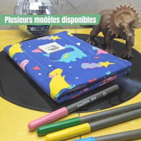 Couverture du cahier de coloriage lavable dinosaure et banière indiquand plusieurs motifs disponibles