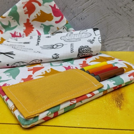 Pochette de feutre du cahier de coloriage lavable dinosaures multicolors