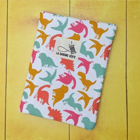 Couverture du cahier de coloriage lavable dinosaures multicolors