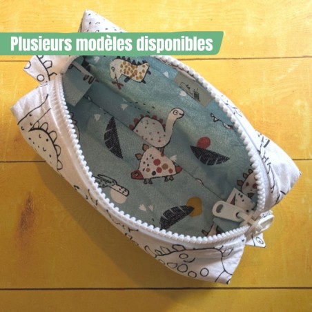 Trousse à colorier dinosaures et bannière indiquant plusieurs modèles disponibles