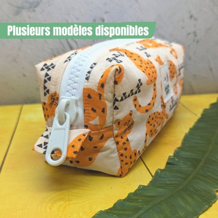Trousse à colorier représentant des guépards oranges et bannière indiquant plusieurs modèles disponibles