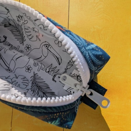Fermeture éclair de la trousse à colorier aux motifs de singes oranges