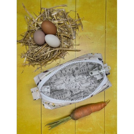 Intérieur de la Trousse réversible à colorier avec des motifs d'animaux de la ferme