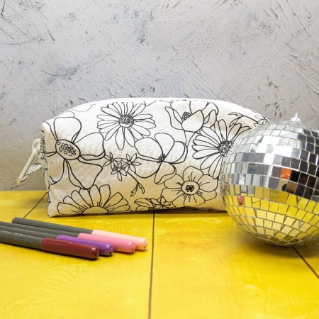 Coloriage de la trousse réversible à colorier avec tissu fleurs