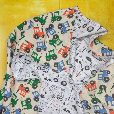 Tapis 4 en 1 tracteur déplié avec feutres posés dessus