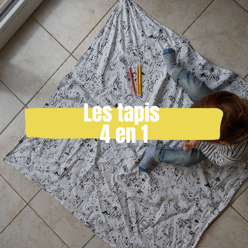 Enfant allongé sur un grand tapis à colorier lavable